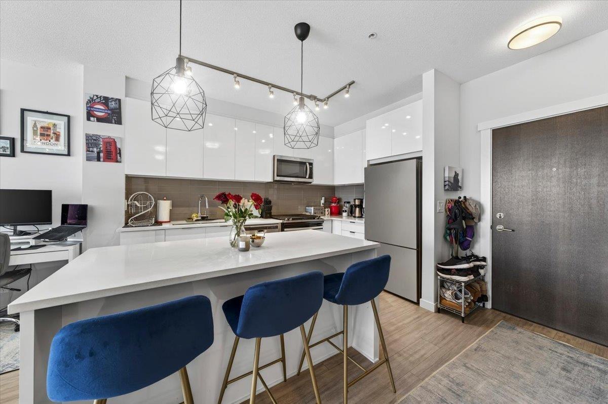 C211 8150 207 STREET