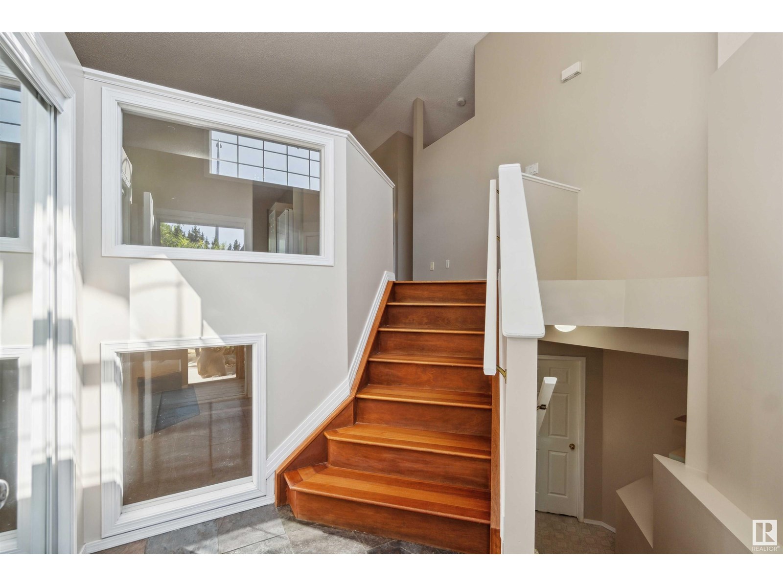 56 Oakridge DR N