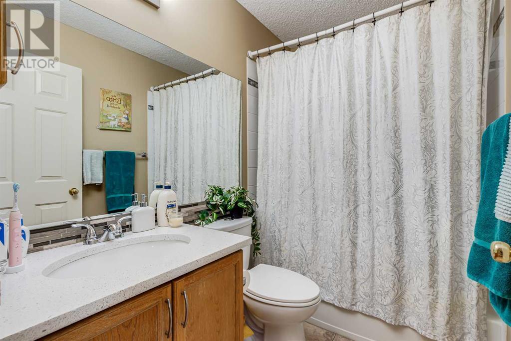 327 Arbour Grove Close NW