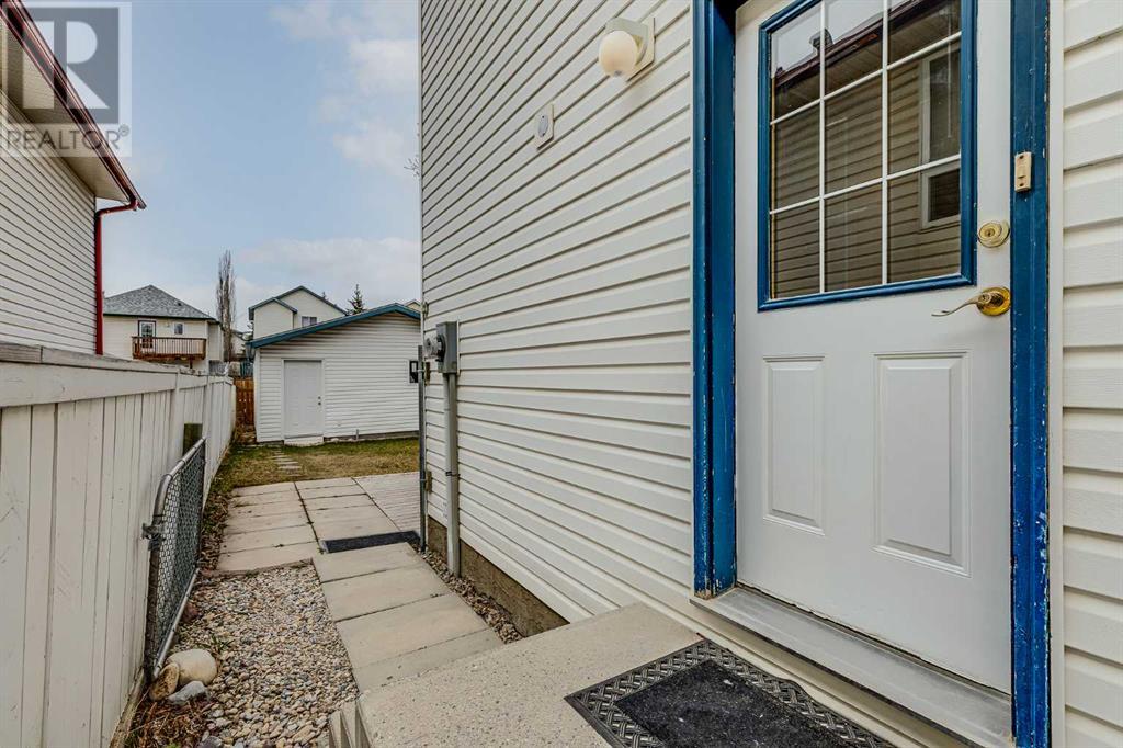 327 Arbour Grove Close NW