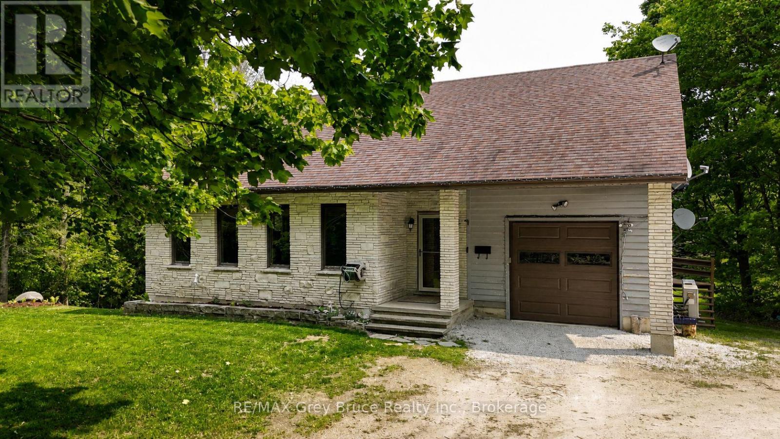 1033 BRUCE ROAD 9