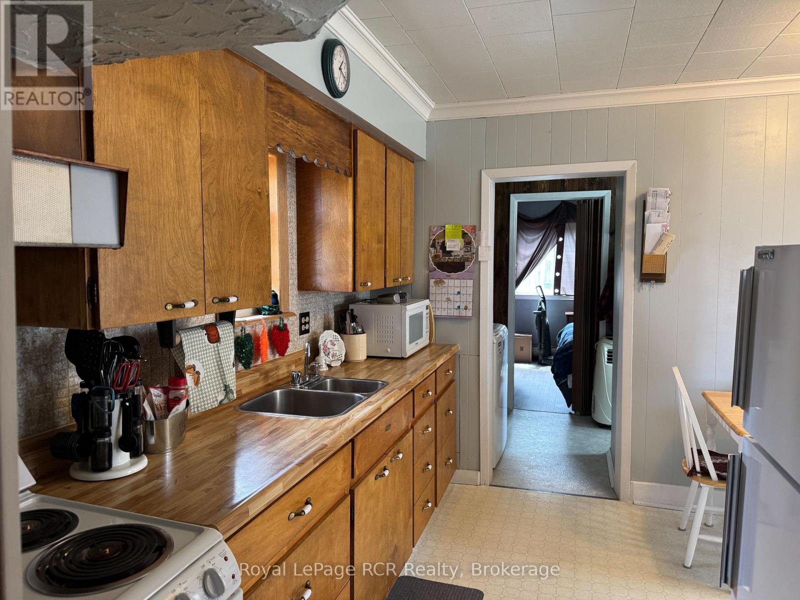 381 14TH STREET W