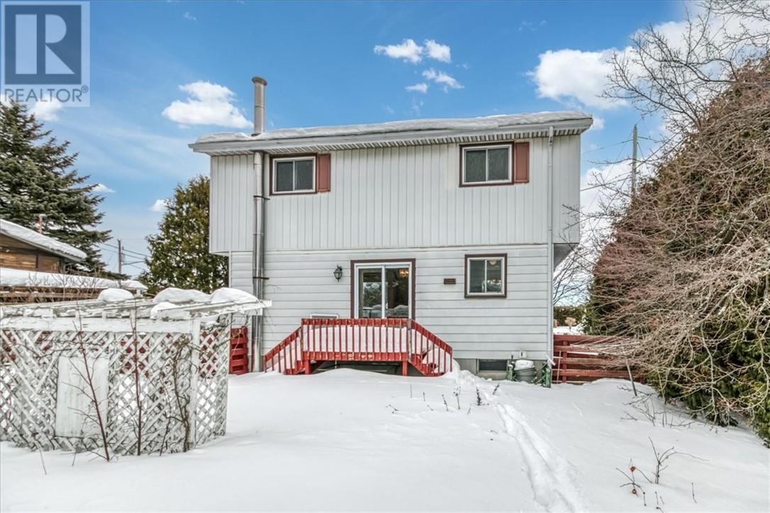 8 Maplewood Crescent