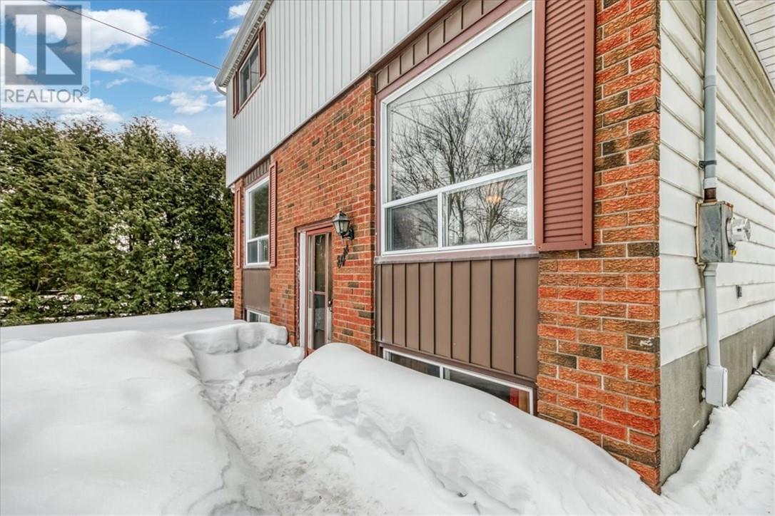 8 Maplewood Crescent