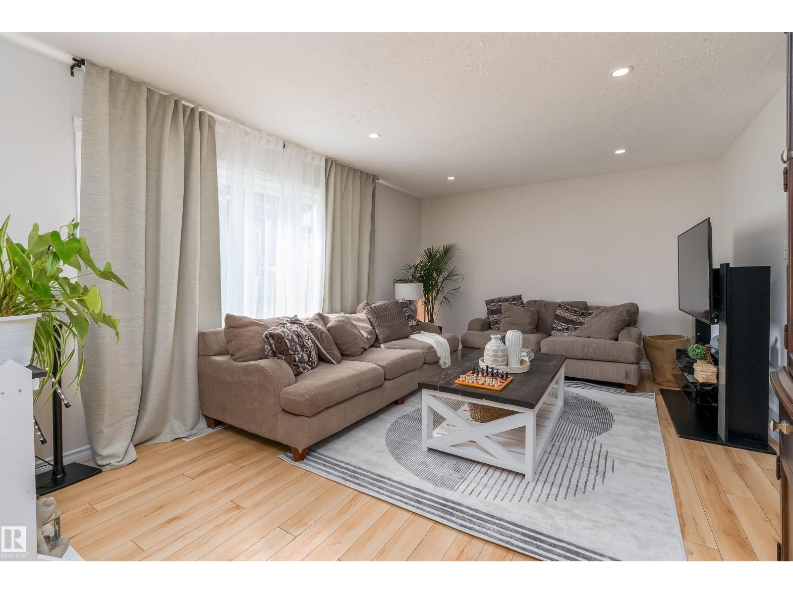 11236 40 AV NW