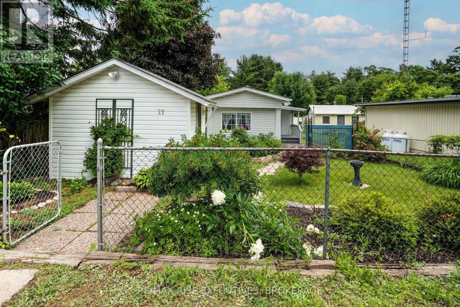 27 - 104 ELLISVILLE ROAD