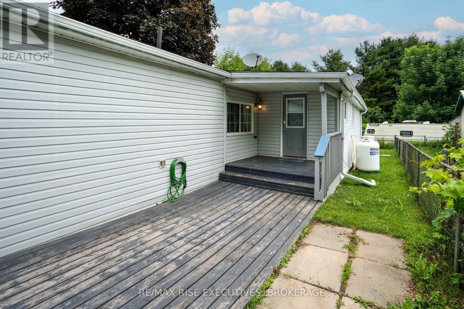 27 - 104 ELLISVILLE ROAD