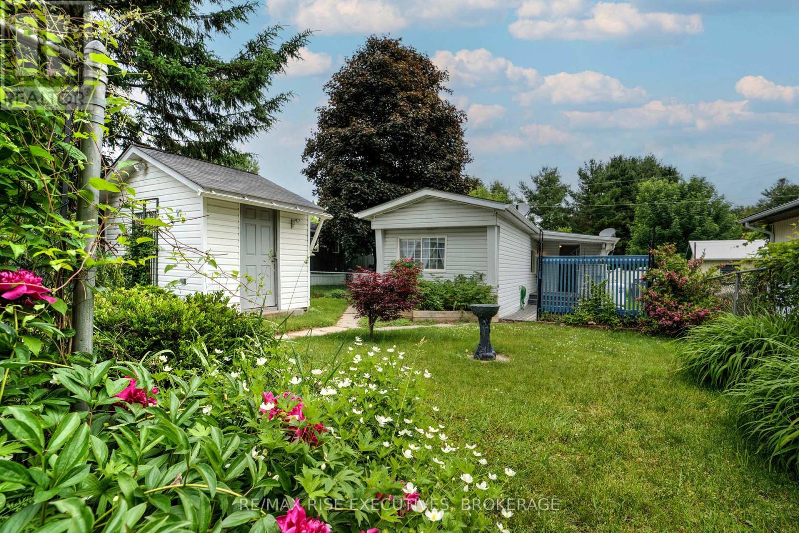 Photo 1 of 19 — 27 - 104 ELLISVILLE ROAD Unit 27, Leeds and the Thousand Islands, ON K0H2N0