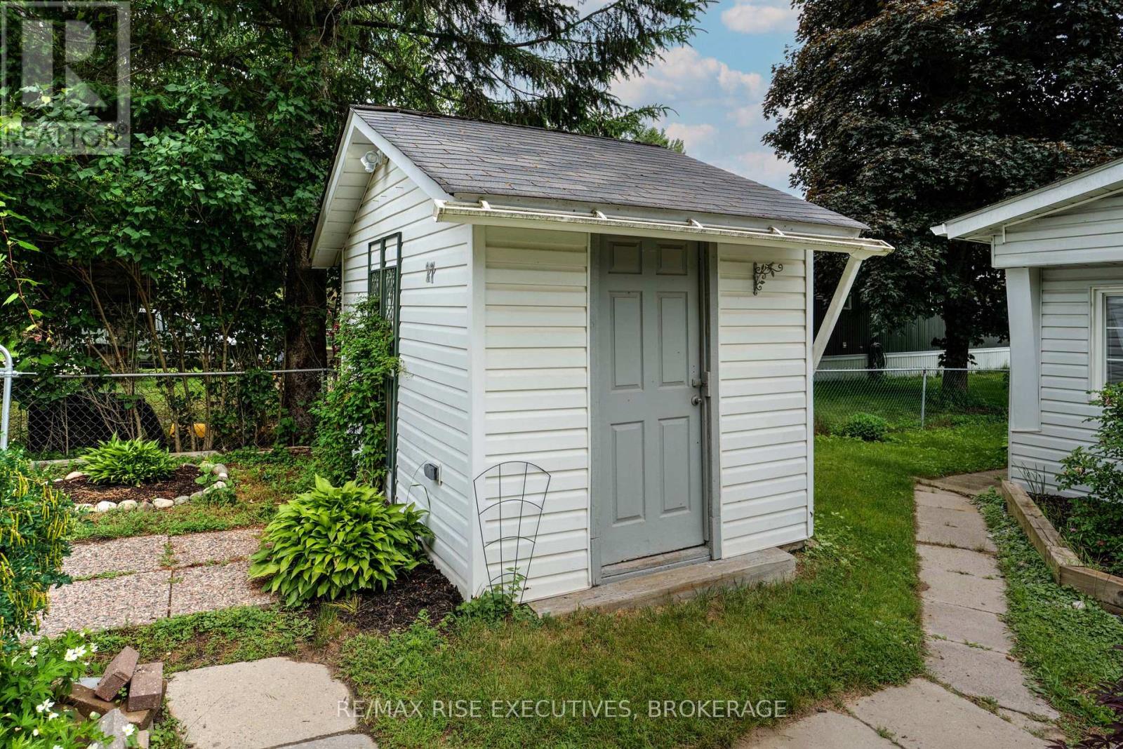 27 - 104 ELLISVILLE ROAD