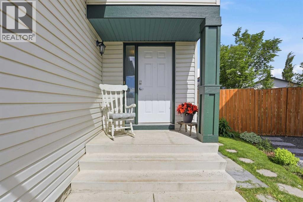 121 Canoe Square SW