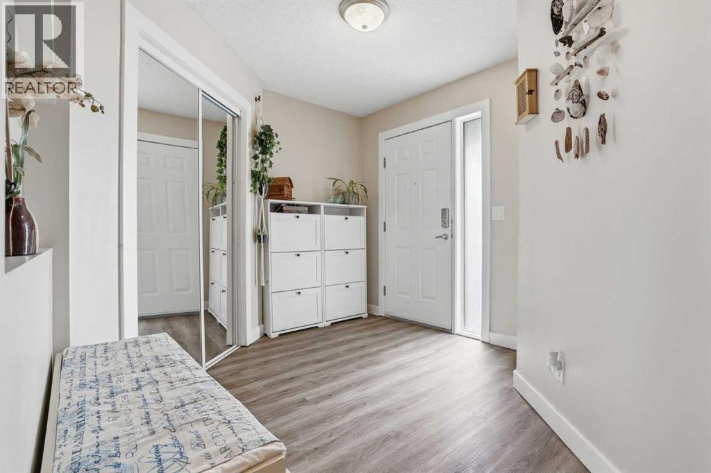 121 Canoe Square SW