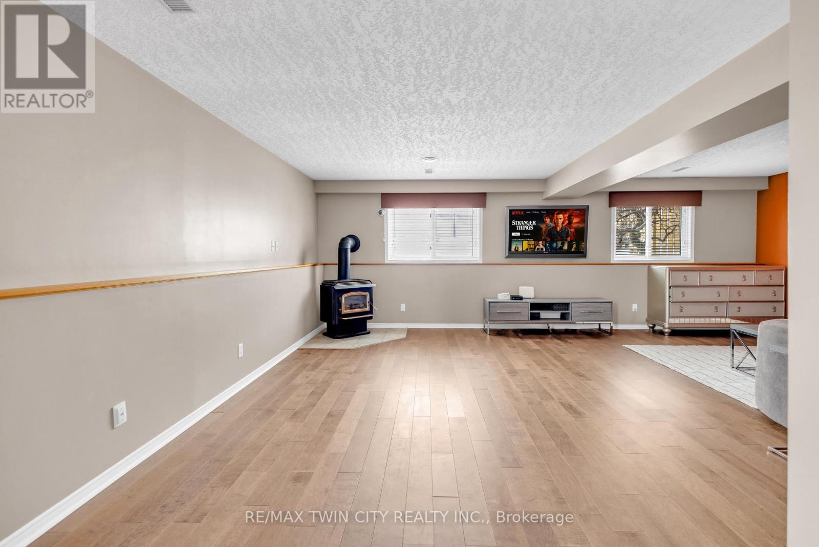 28 RIDGEWAY CRESCENT