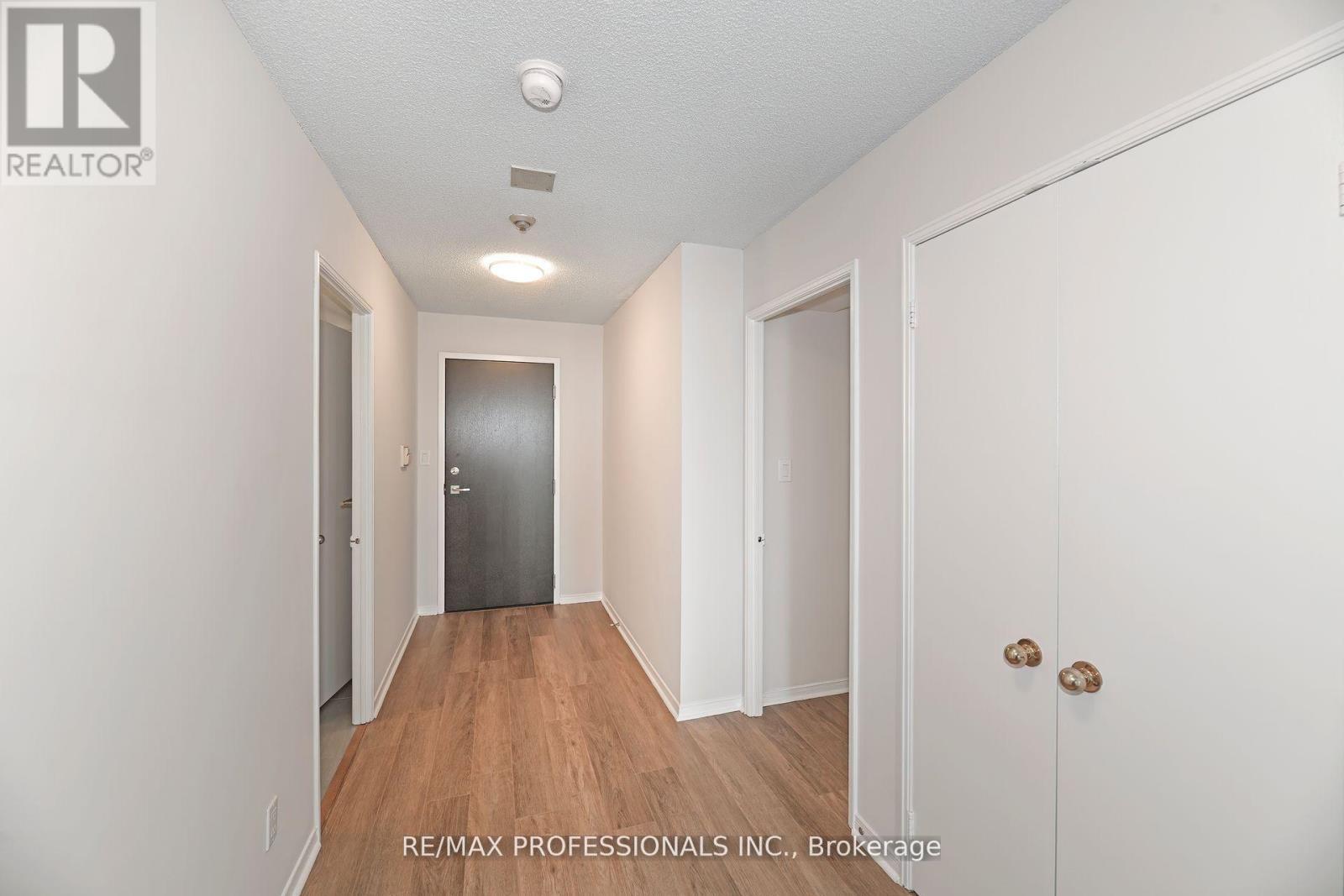 2004 - 2269 LAKESHORE BOULEVARD W