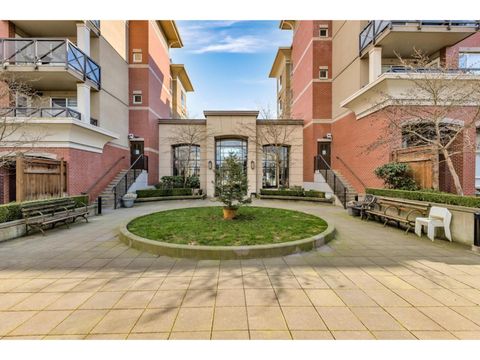 404 2970 KING GEORGE BOULEVARD Surrey BC V4P0E6