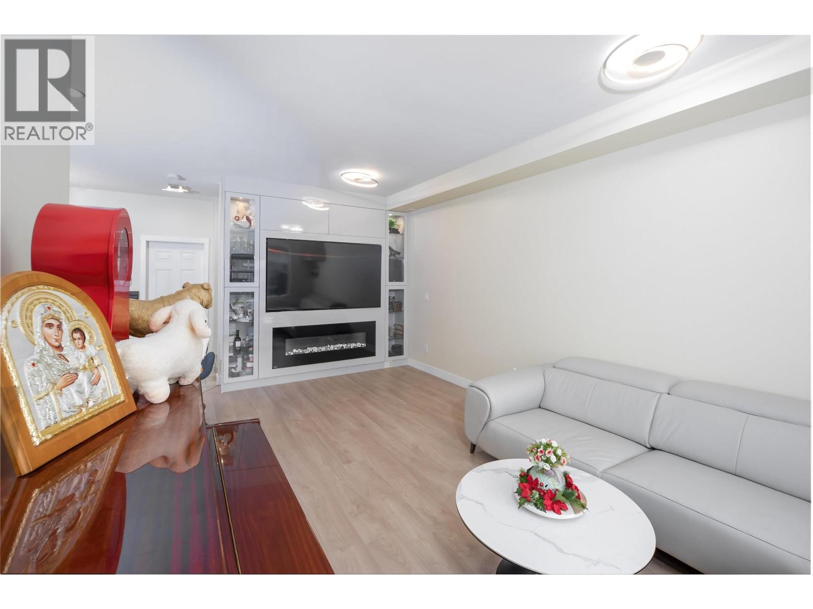 37 11393 STEVESTON HIGHWAY