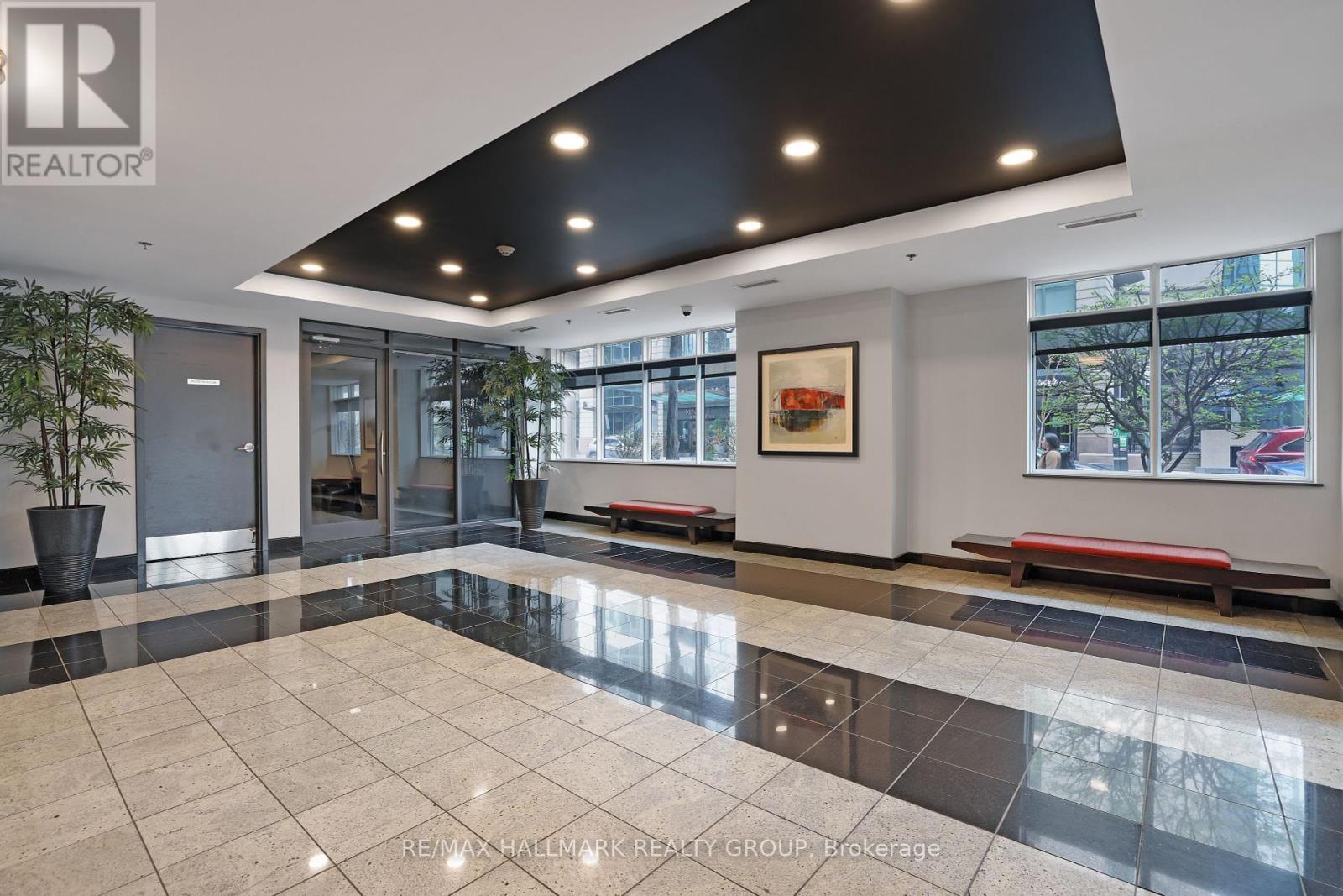 405 - 445 LAURIER AVENUE W