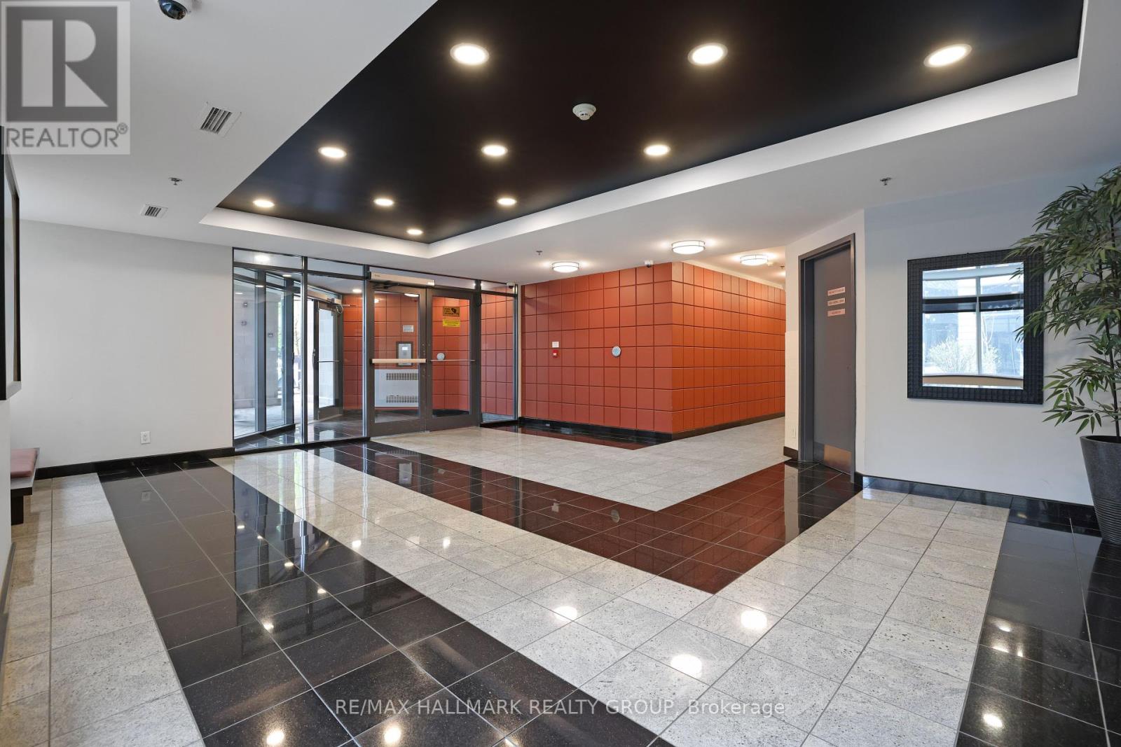 405 - 445 LAURIER AVENUE W