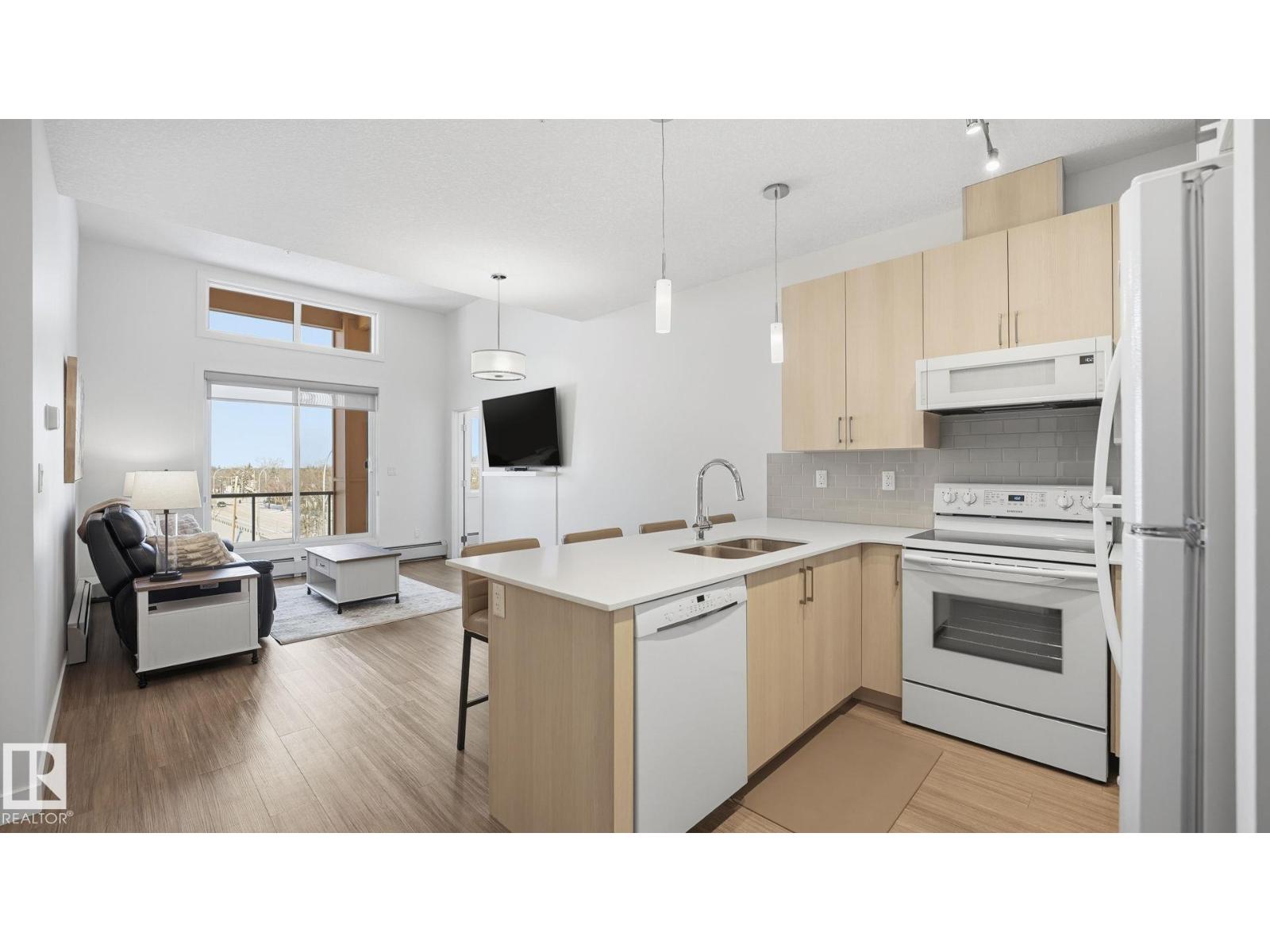 #401 17 COLUMBIA AVENUE W