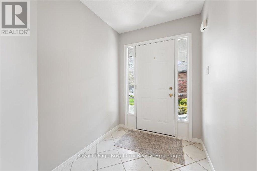 41 MUNROE CRESCENT
