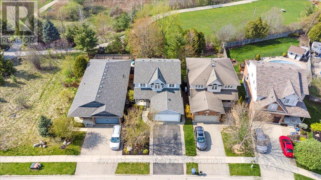 41 MUNROE CRESCENT