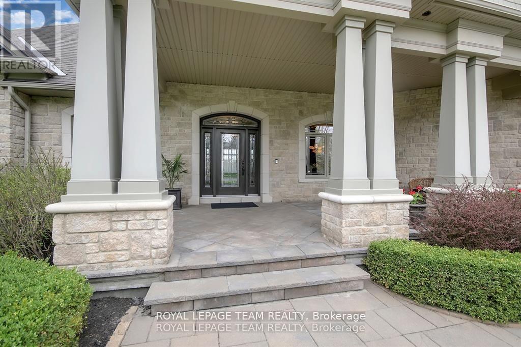 5591 MANOTICK MAIN STREET