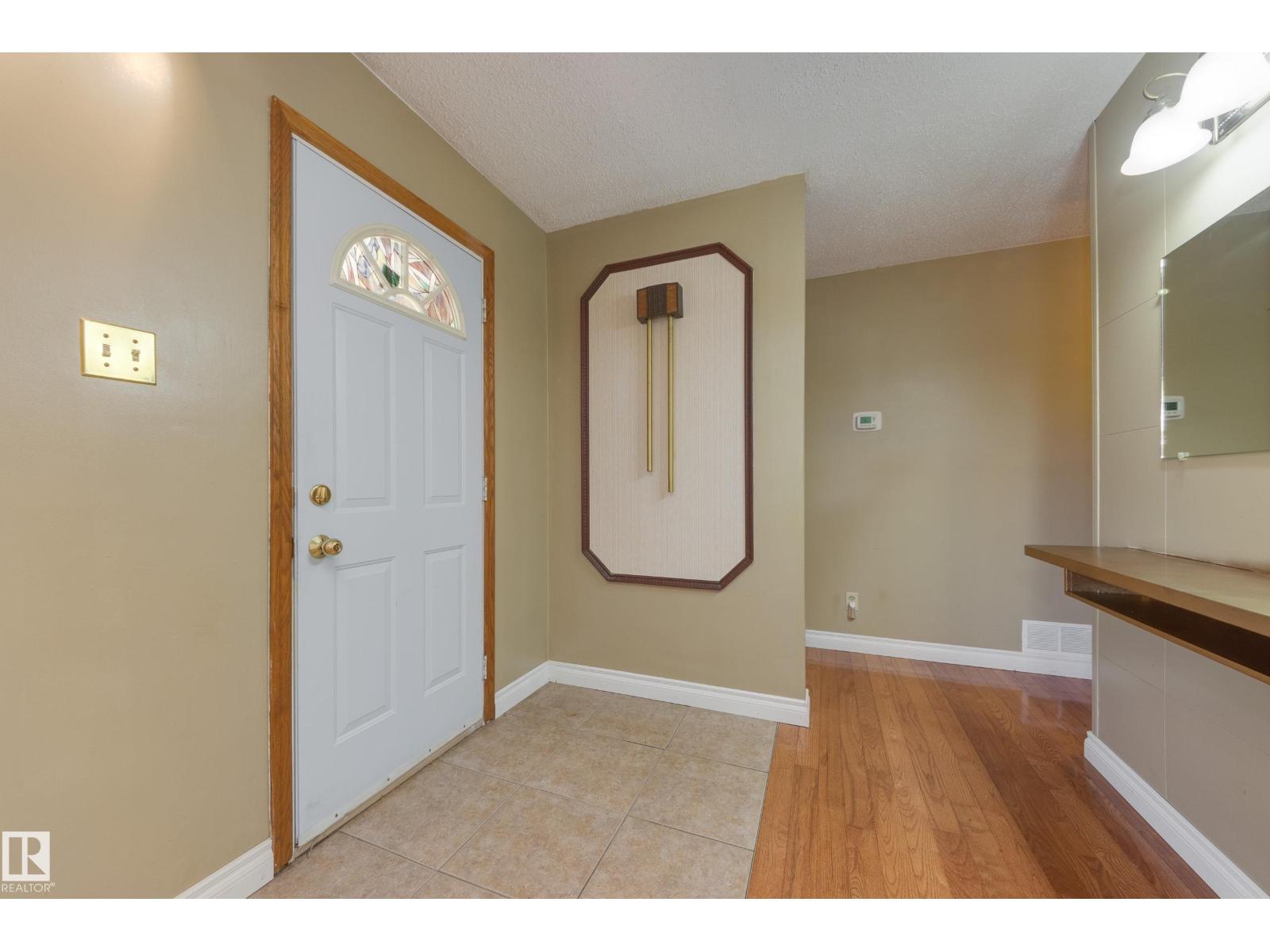 8015 71 AV NW