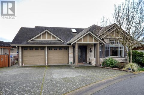 800 Rainbow Cres Saanich BC V8X5M2