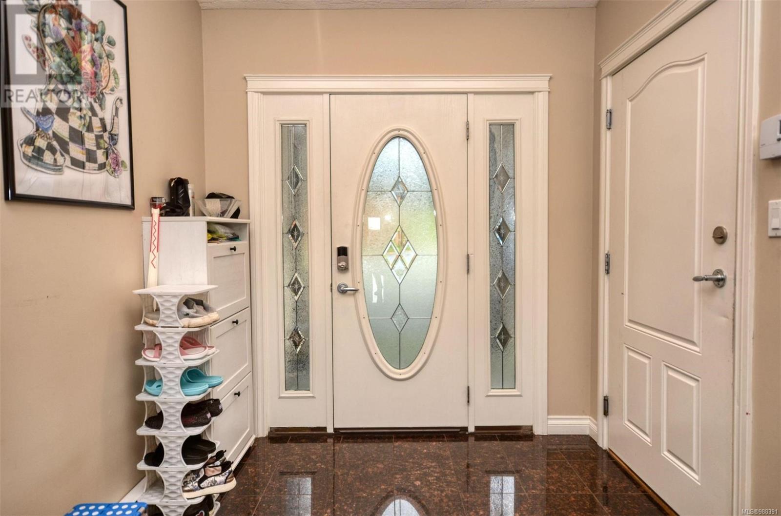800 Rainbow Cres