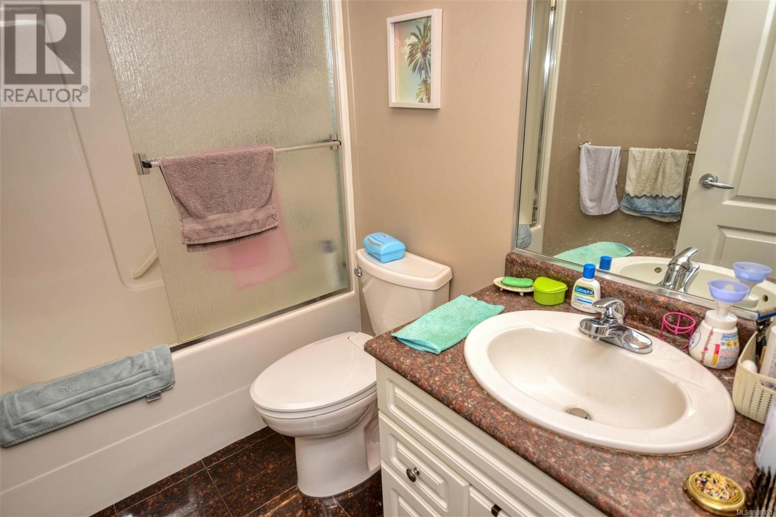 800 Rainbow Cres