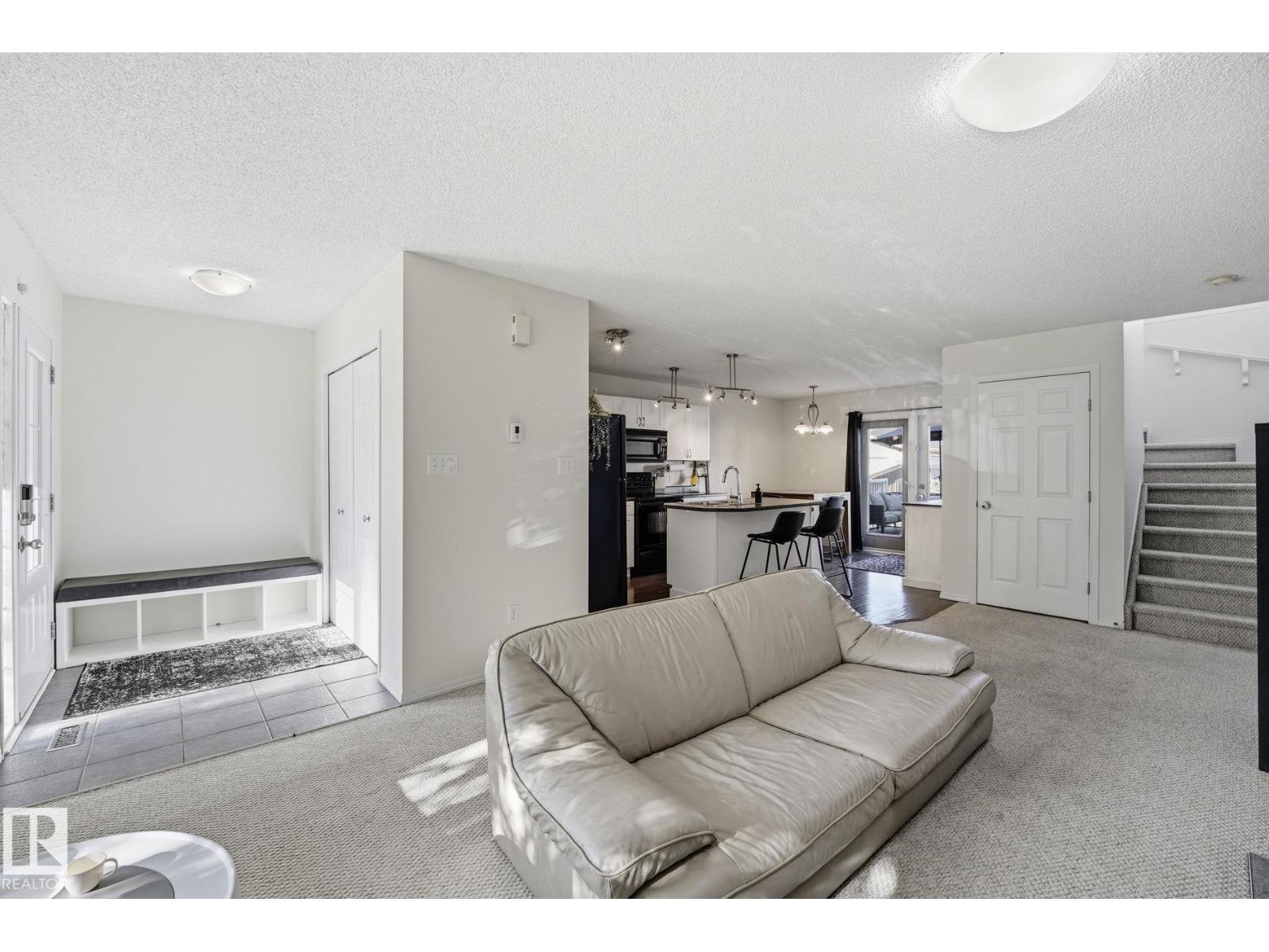 215 85 ST SW