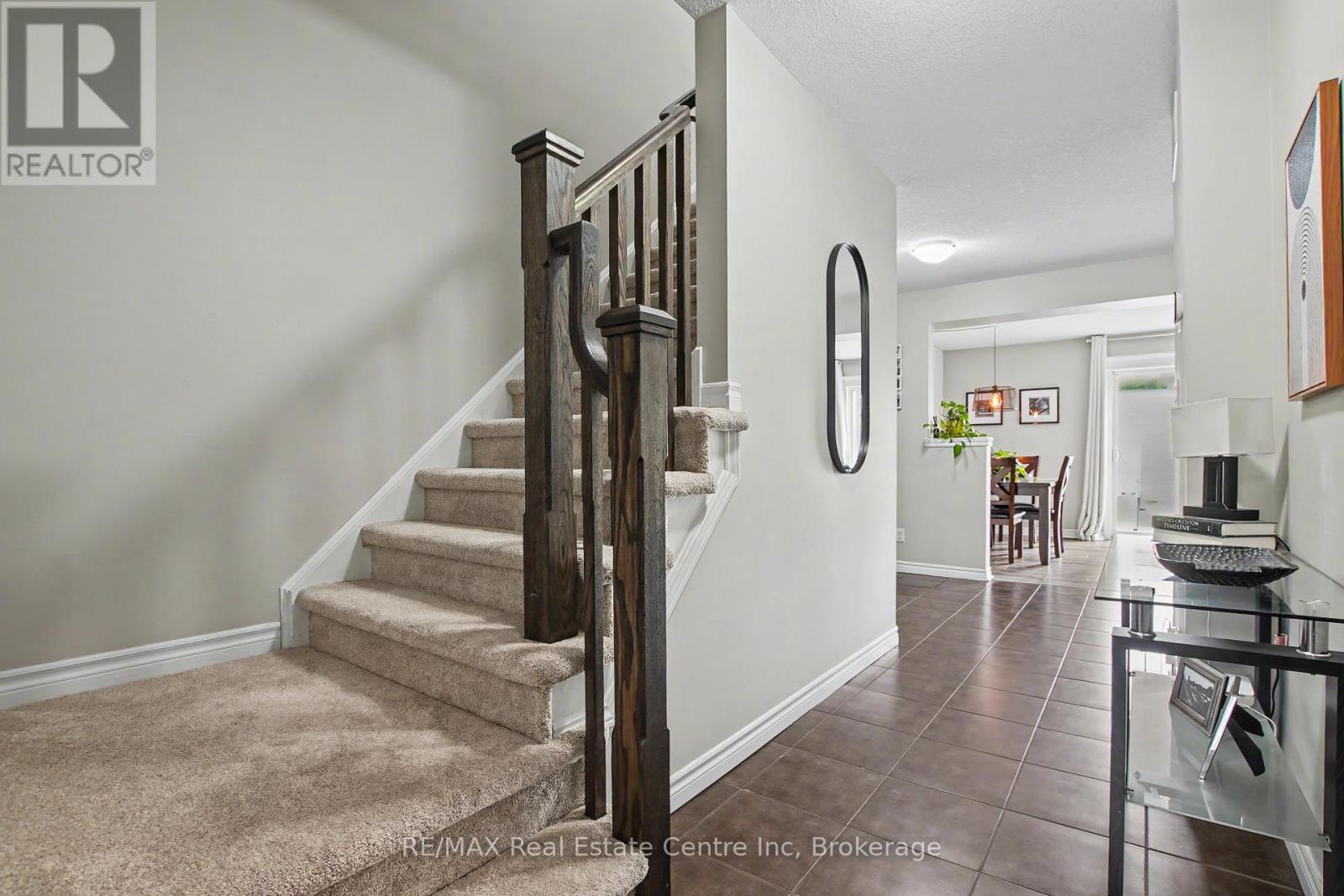 58 CURZON CRESCENT