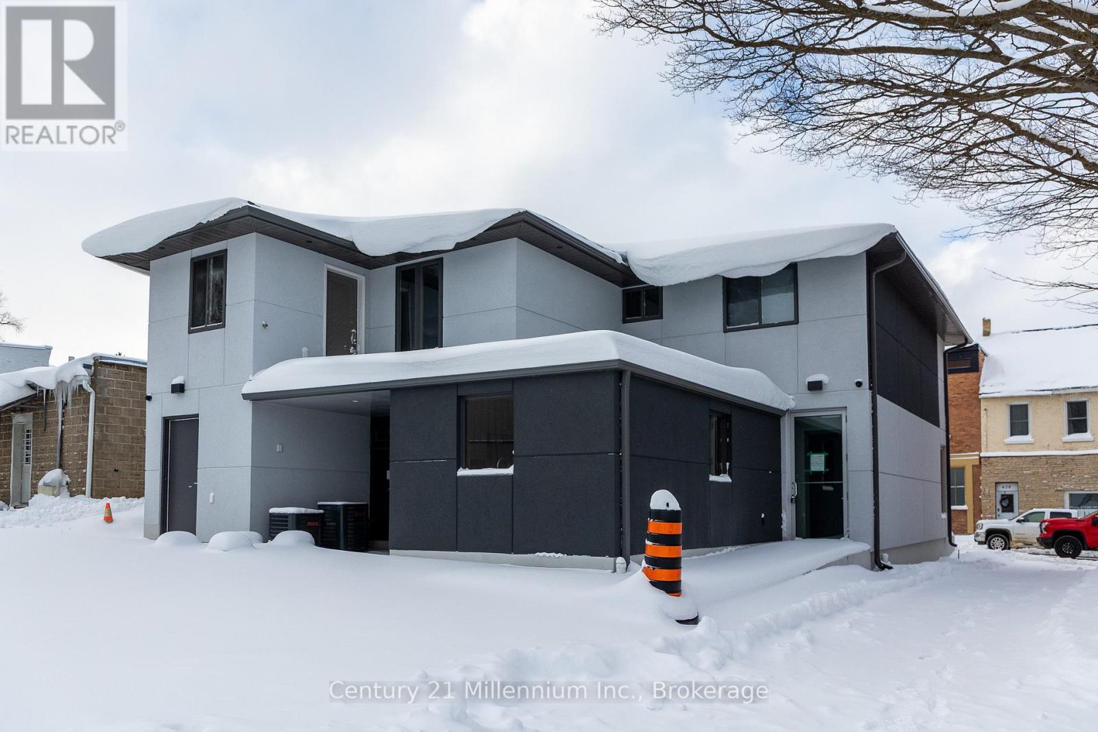 A - 413 QUEEN STREET S