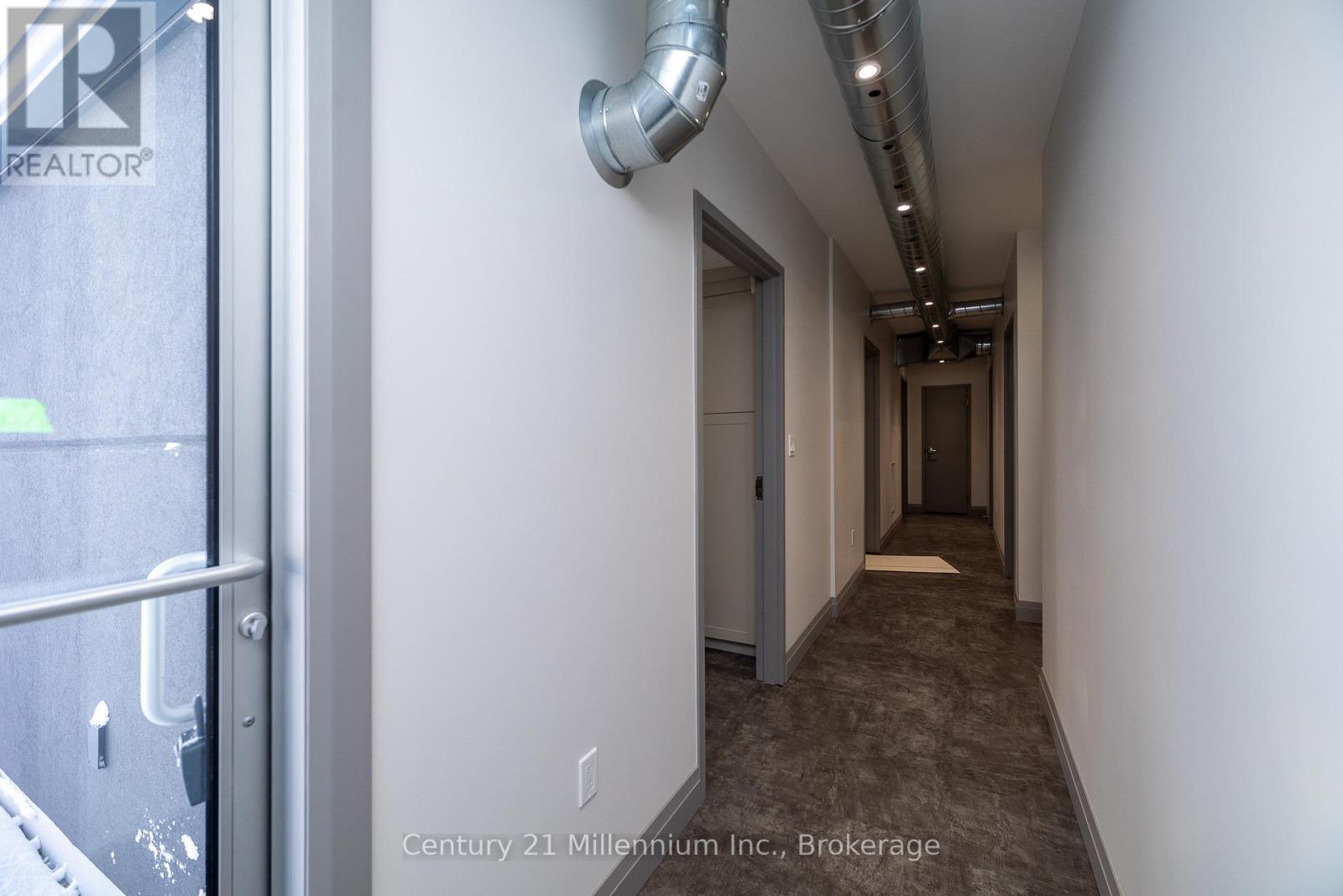 A - 413 QUEEN STREET S