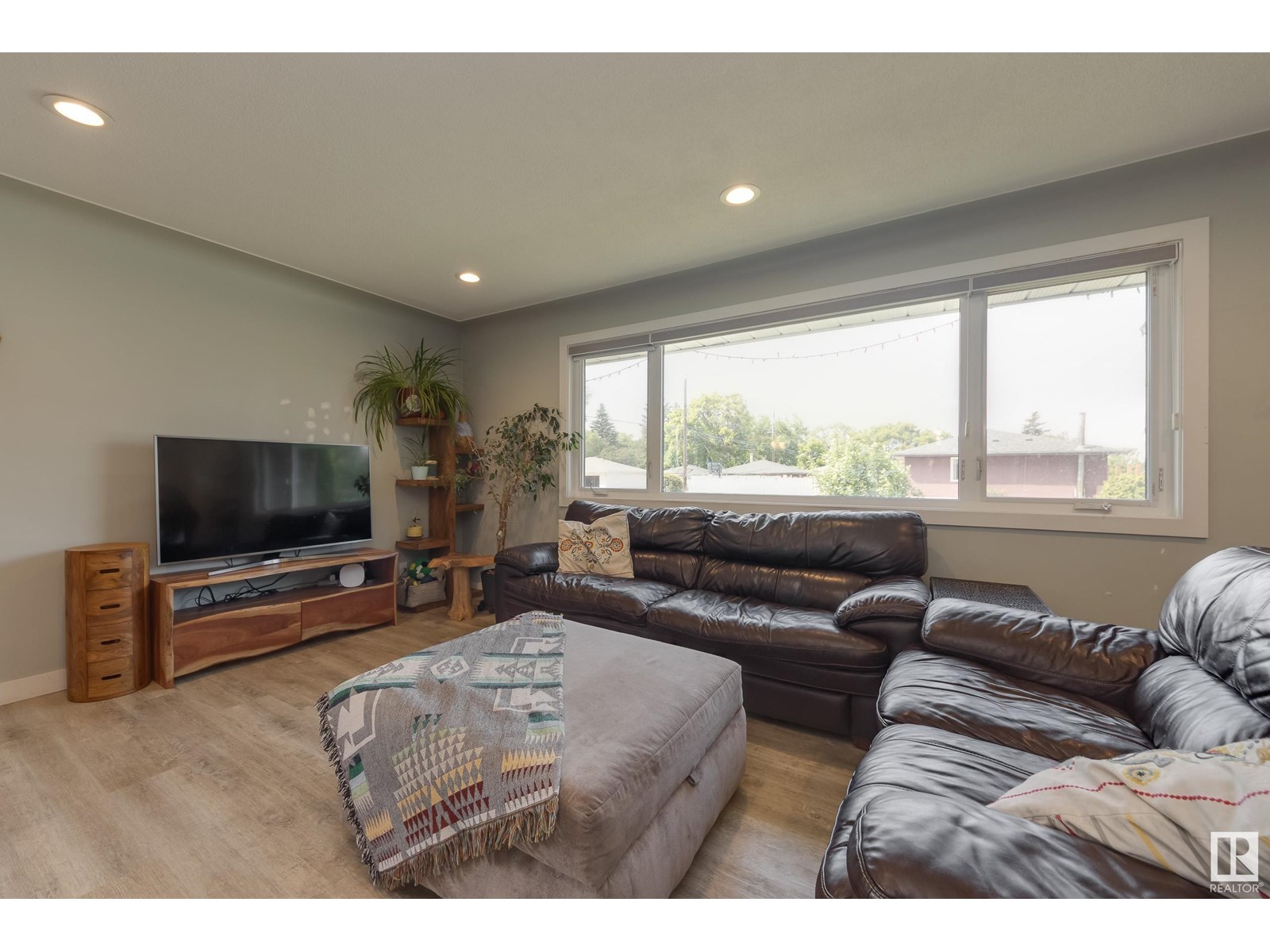 7107 96B AV NW
