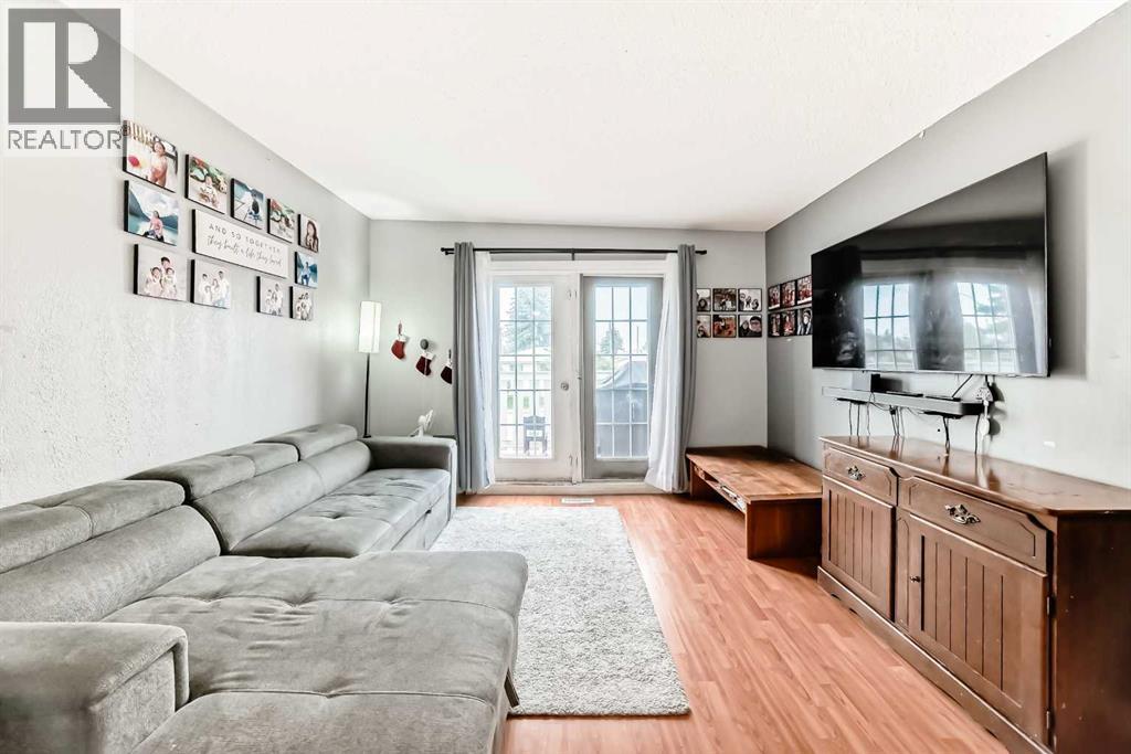 203 Penbrooke Close SE