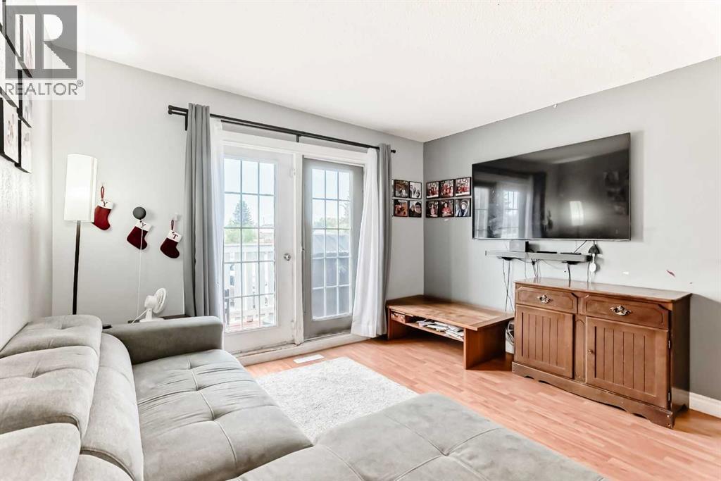 203 Penbrooke Close SE