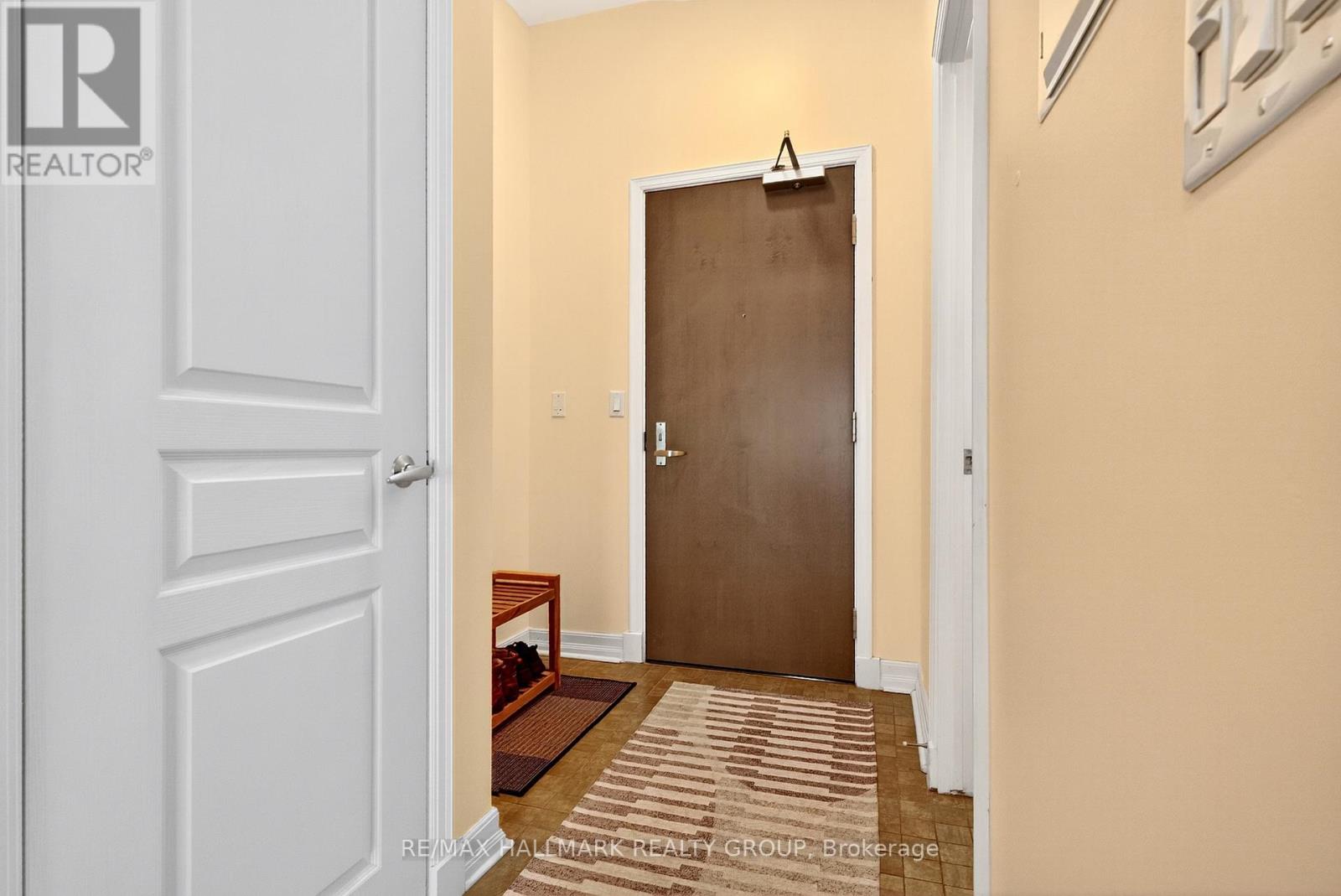 1206 - 200 BESSERER STREET