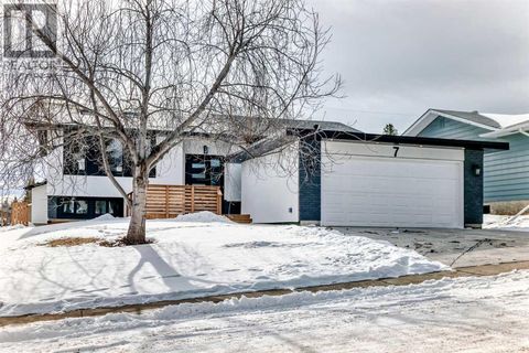 7 Lake Sundance Place SE Calgary AB T2J2S9