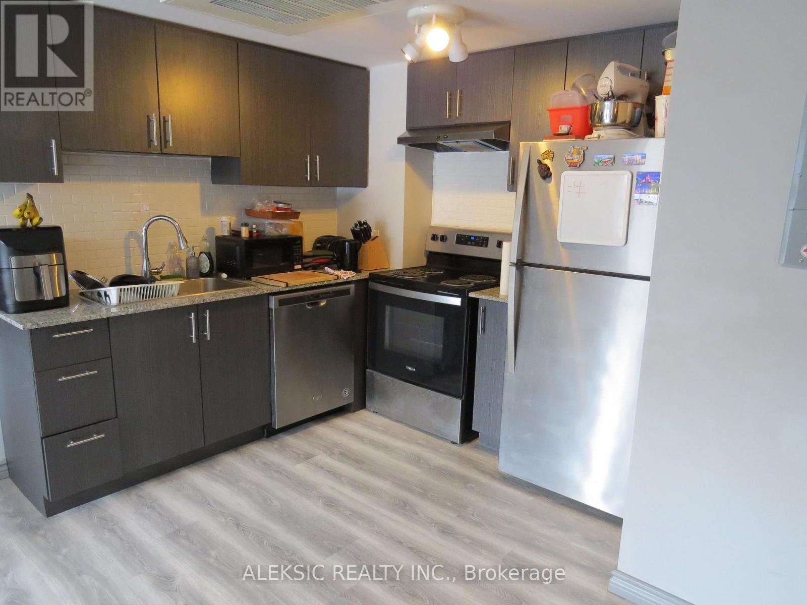 H404 - 275 LARCH STREET