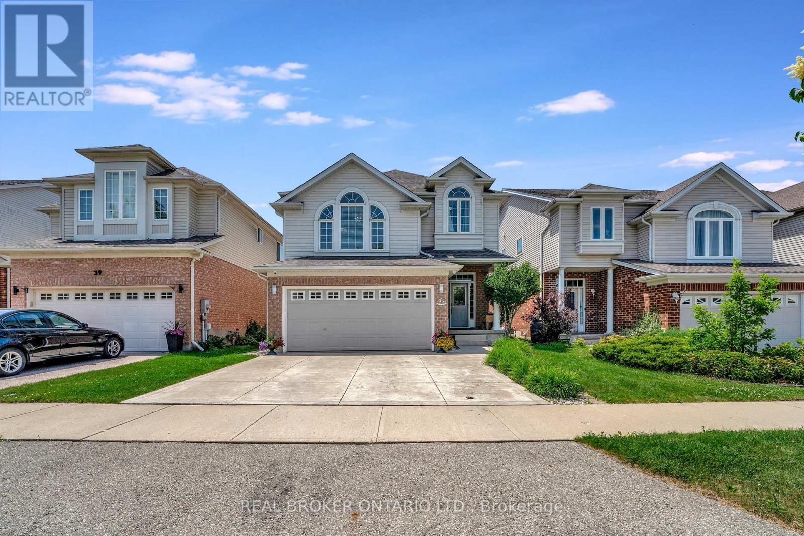 35 DUBRICK CRESCENT