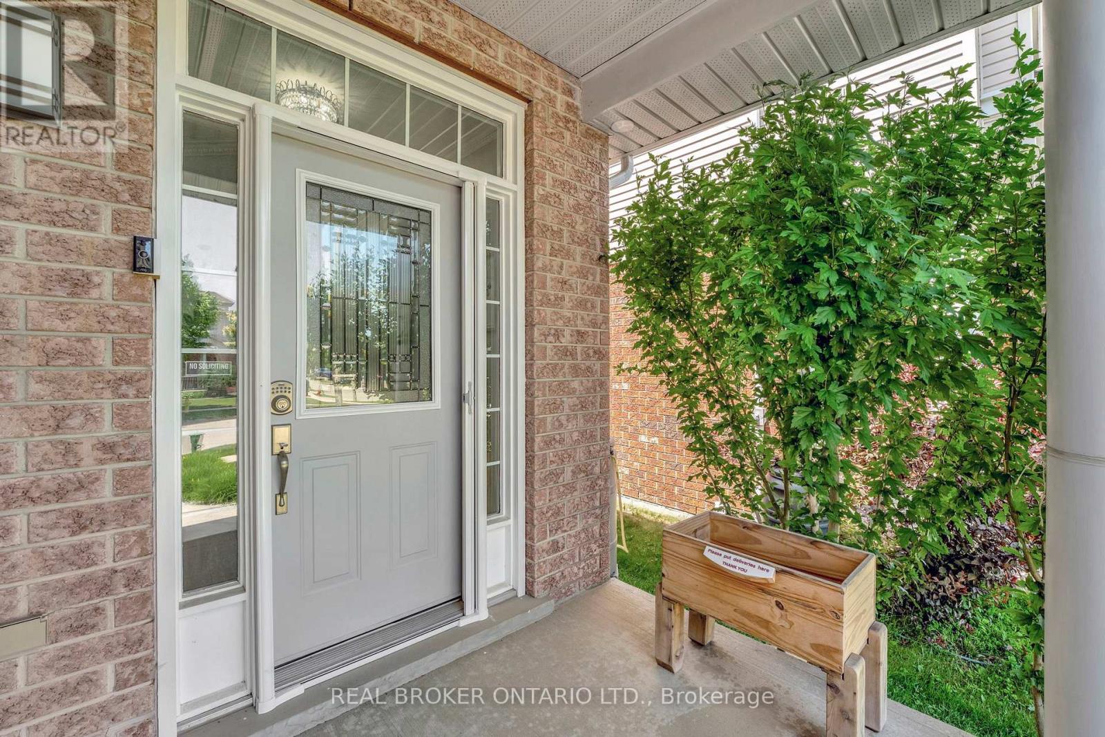 35 DUBRICK CRESCENT