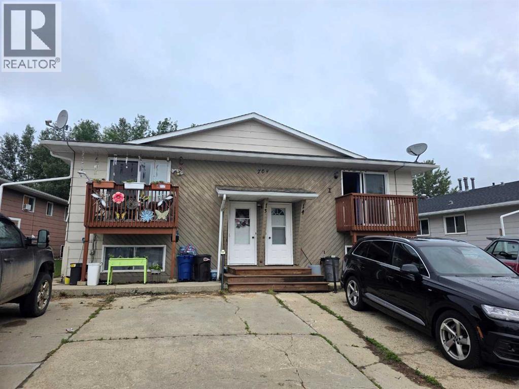 Photo 1 of 14 — 709 Hammond Drive S, Fox Creek, AB T0H1P0