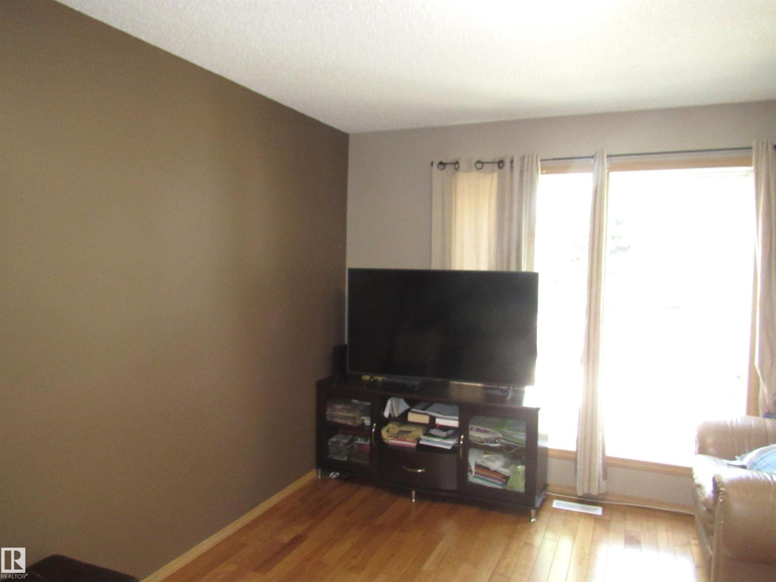 #28 10909 106 ST NW