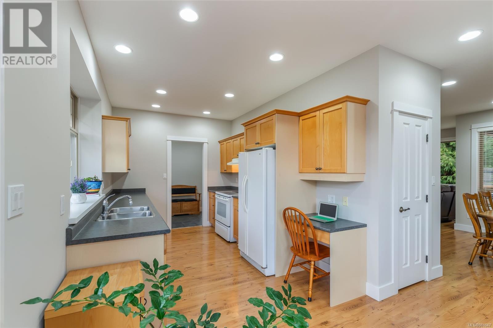 121 Hamilton Ave