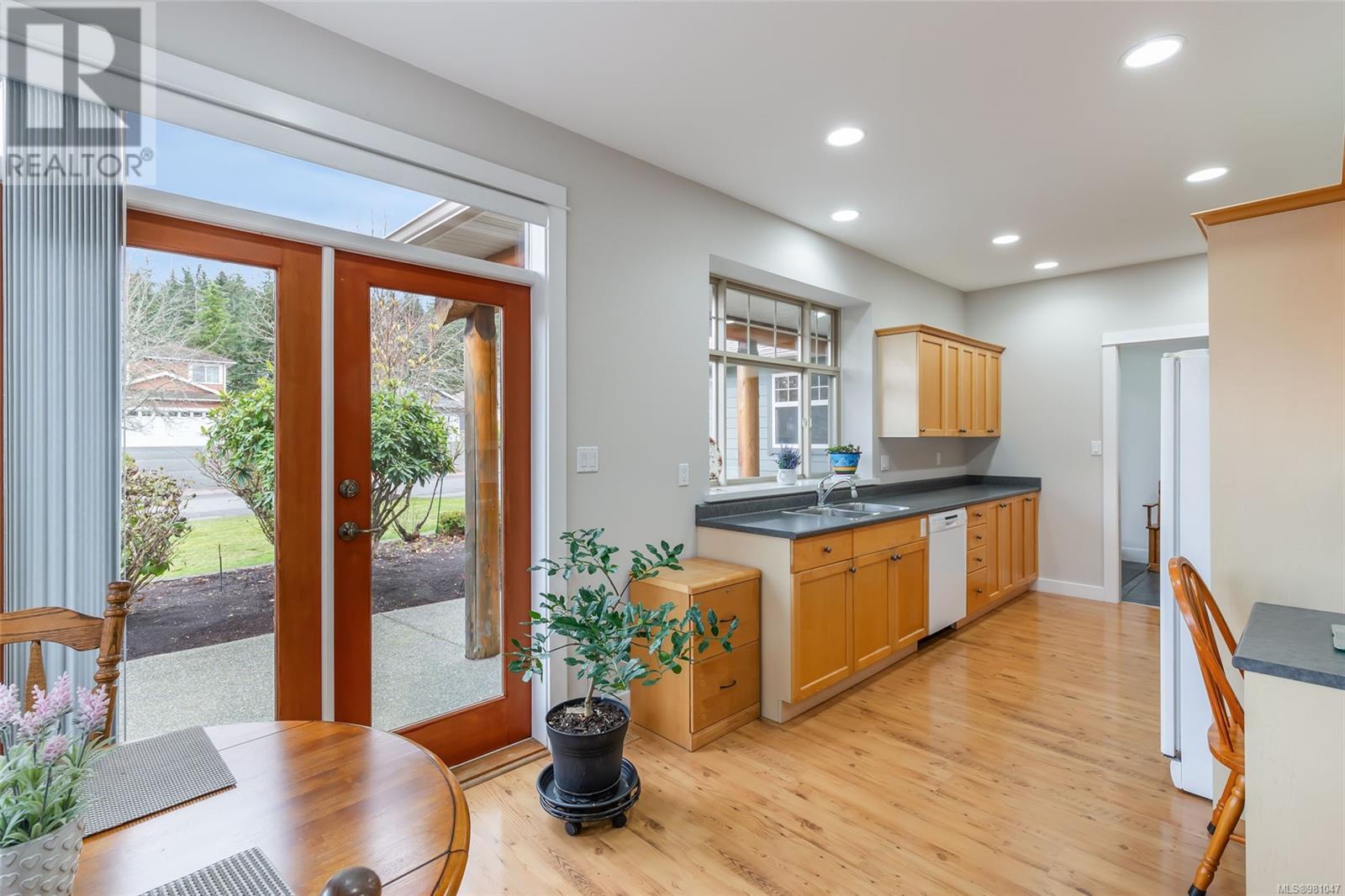 121 Hamilton Ave
