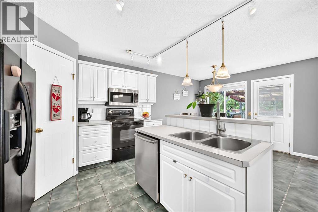 220 Shawbrooke Manor SW