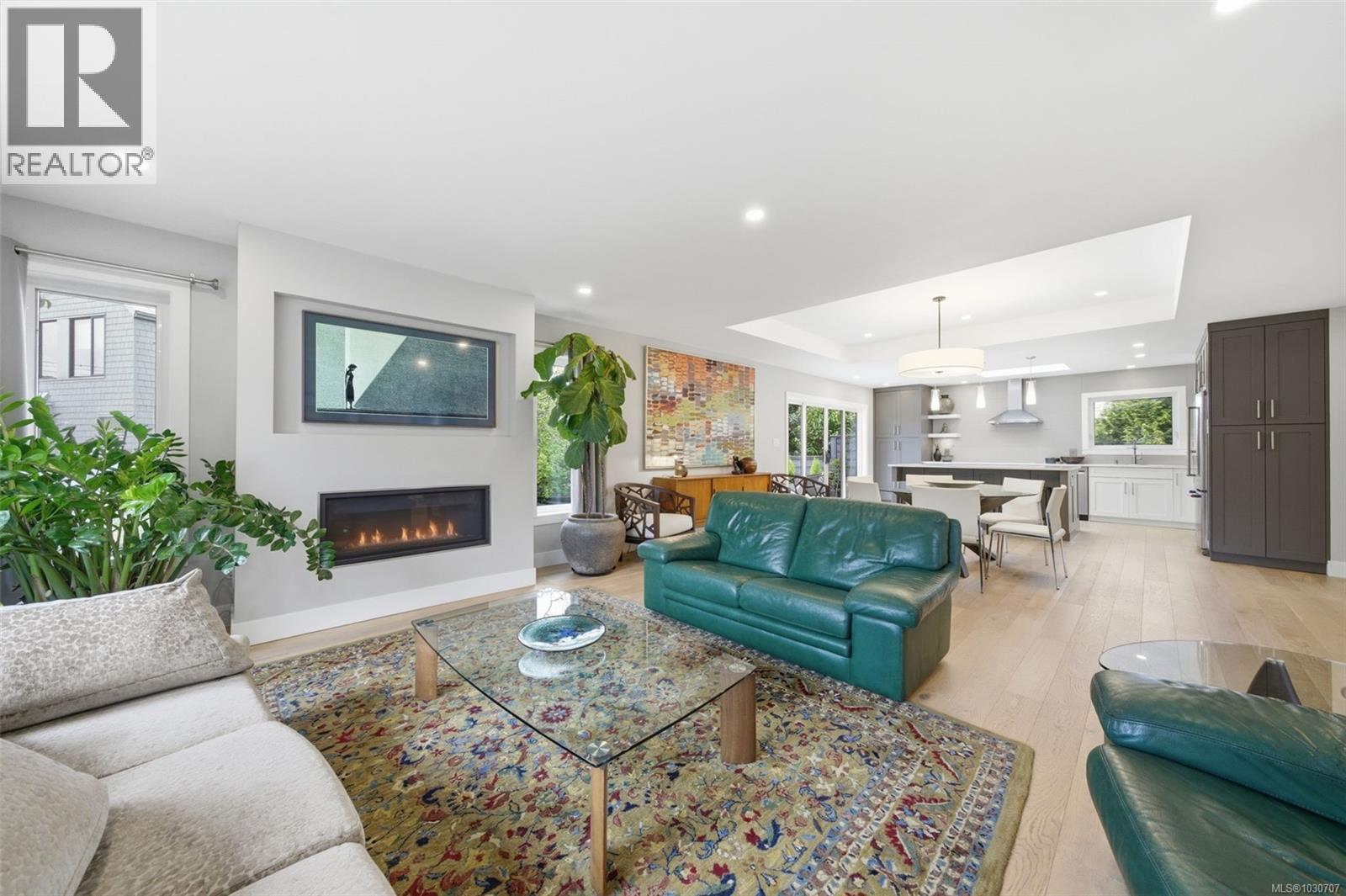 910 Foul Bay Rd