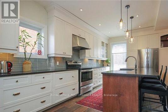 168 STEWART STREET W