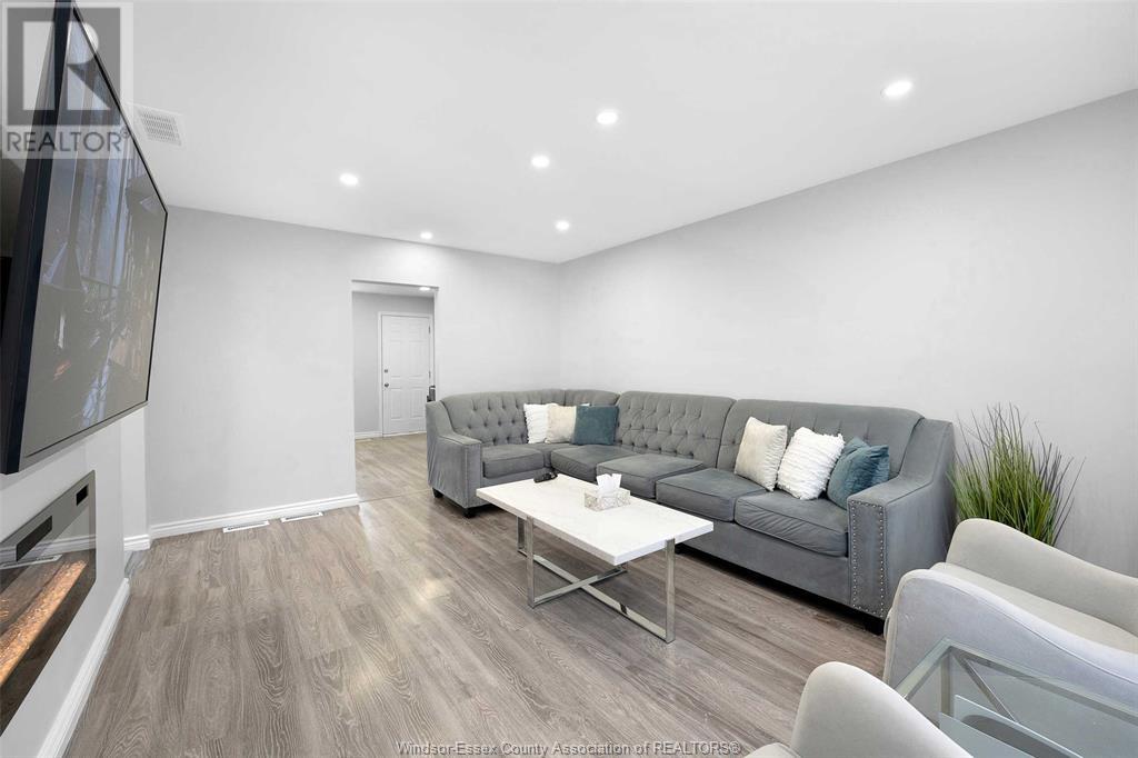 1411 CENTRAL