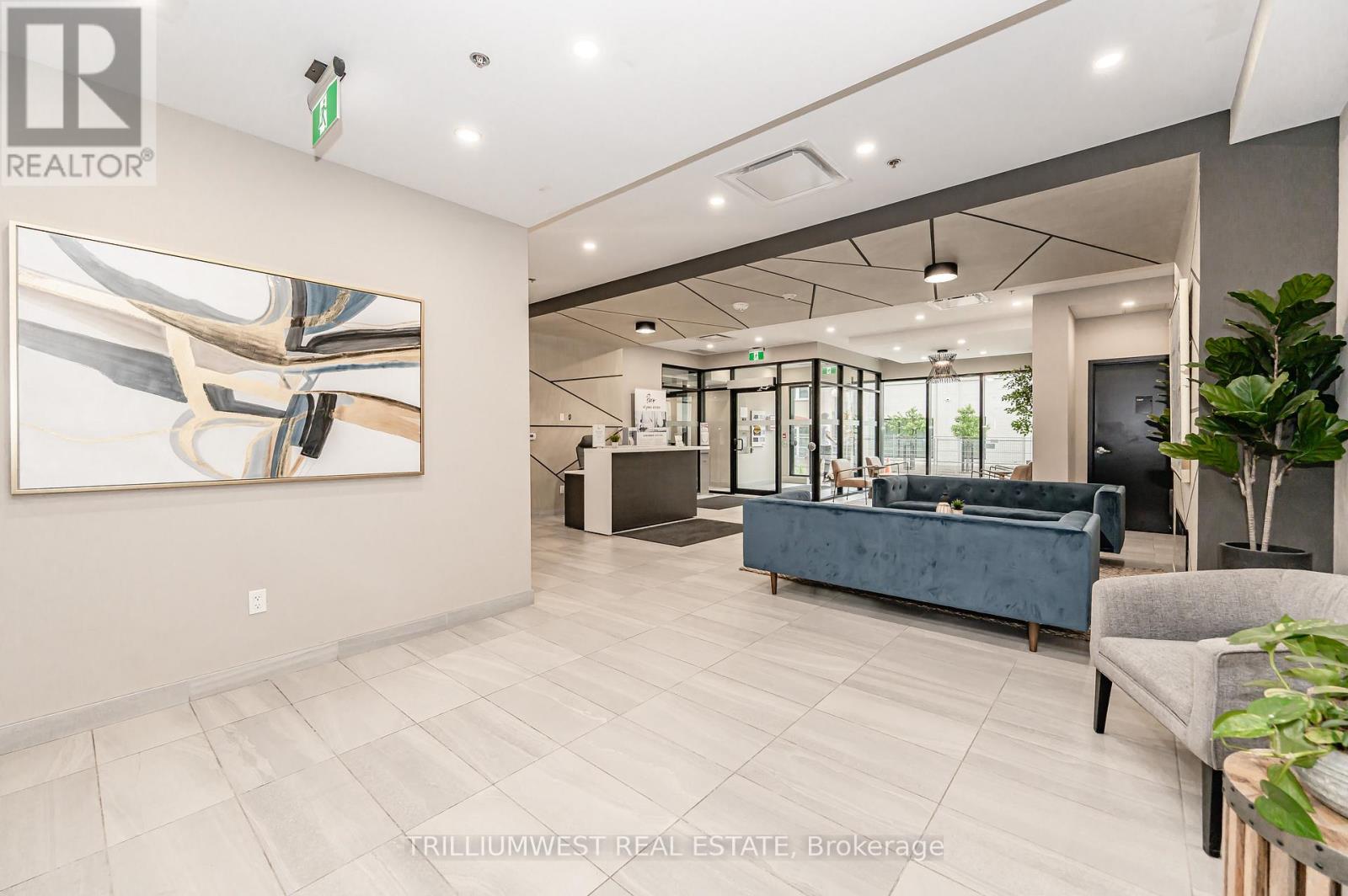 4 - 60 CHARLES STREET W